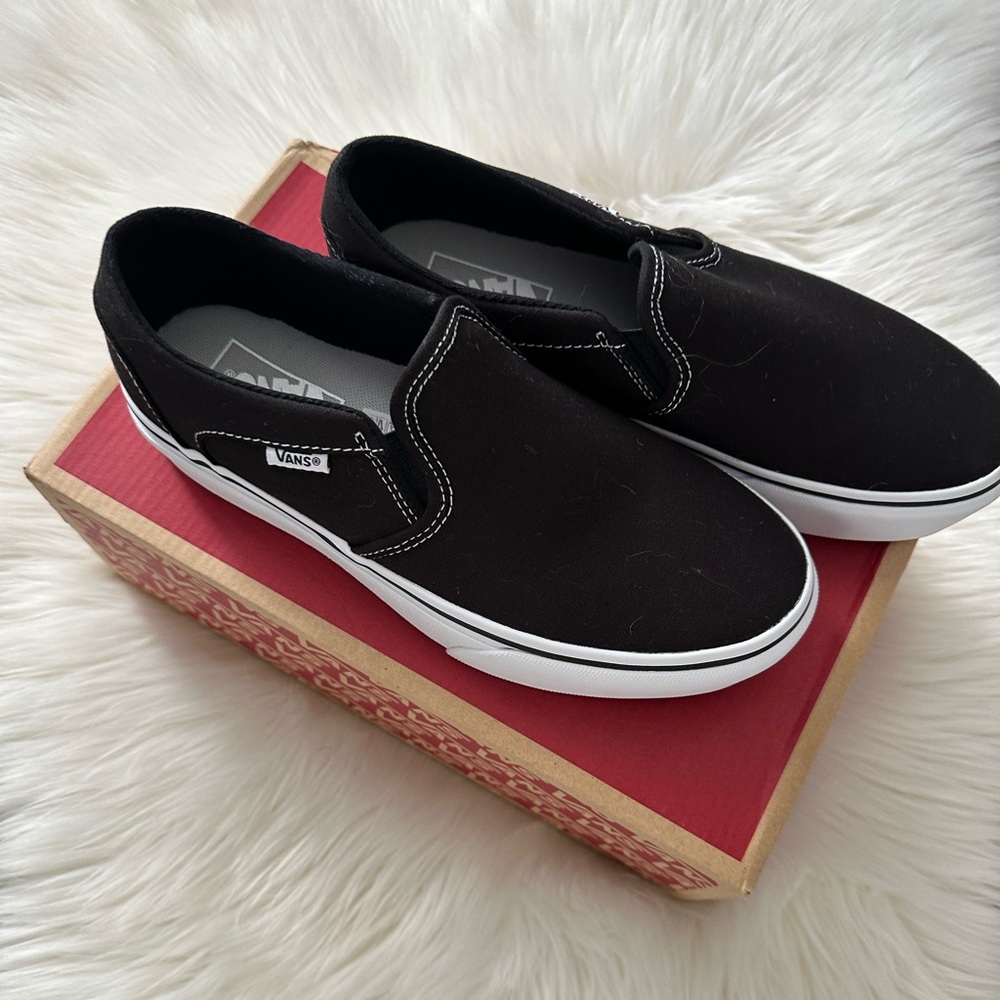 Vans Black and White Asher Slip On’s